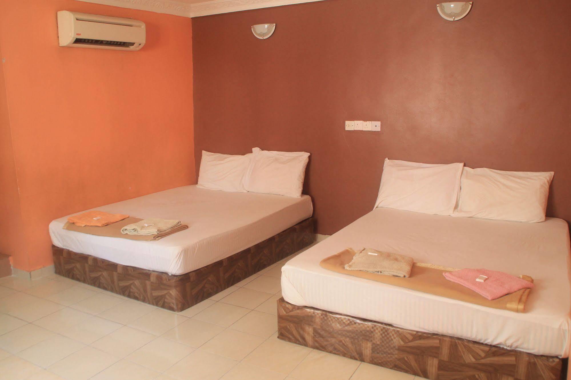 Sentosa Villa Hotel Кланг Экстерьер фото