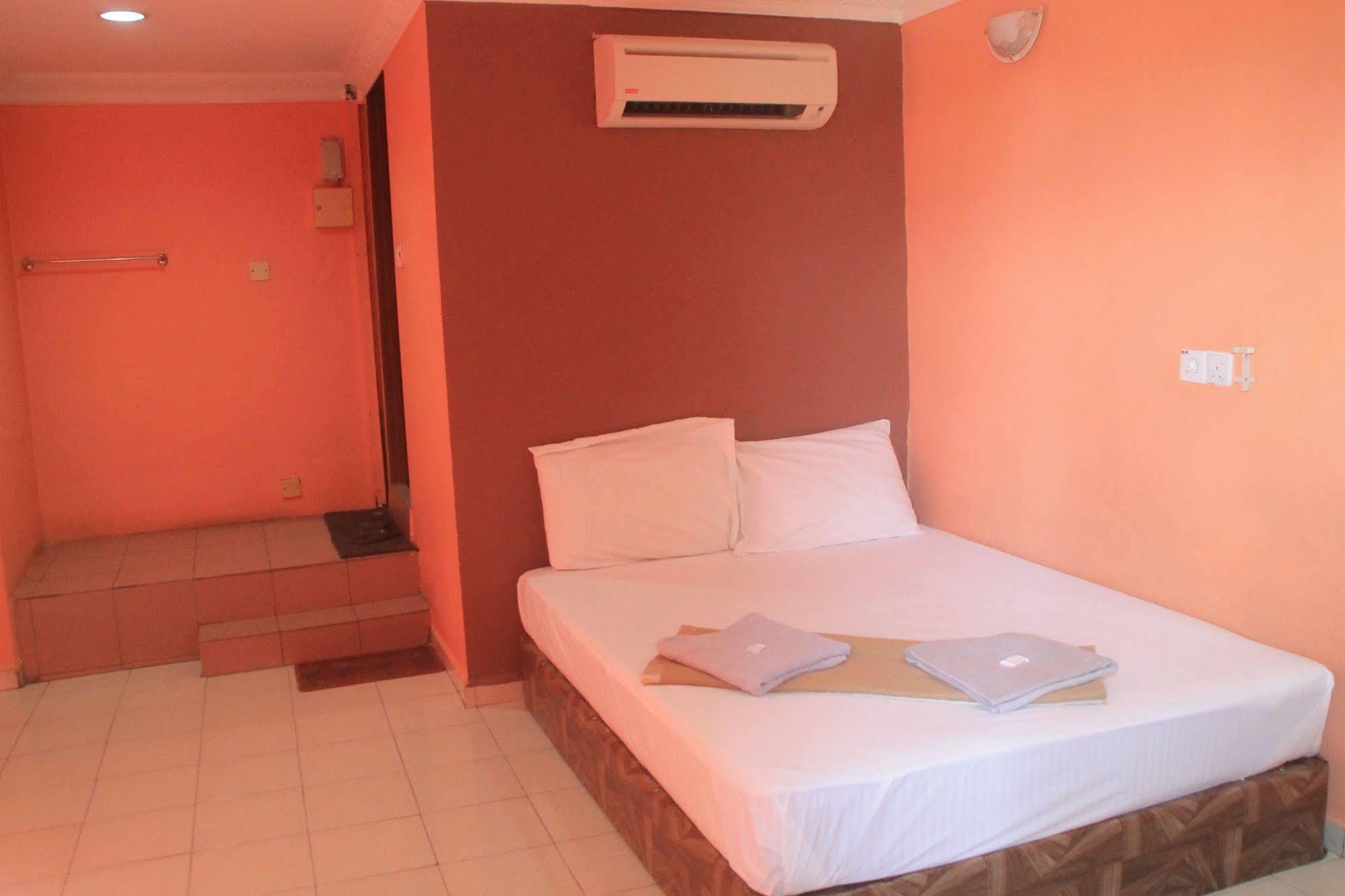 Sentosa Villa Hotel Кланг Экстерьер фото