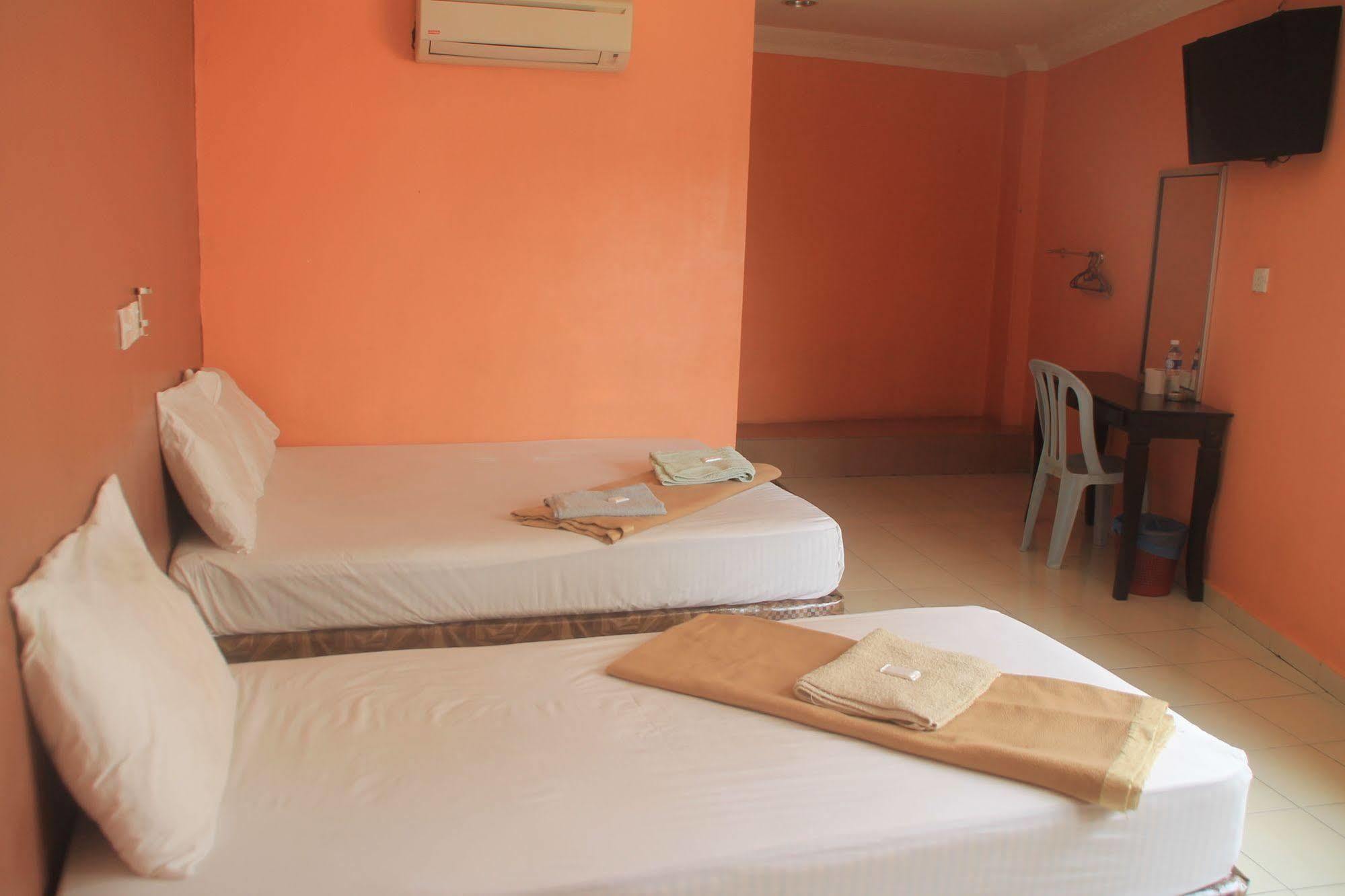 Sentosa Villa Hotel Кланг Экстерьер фото